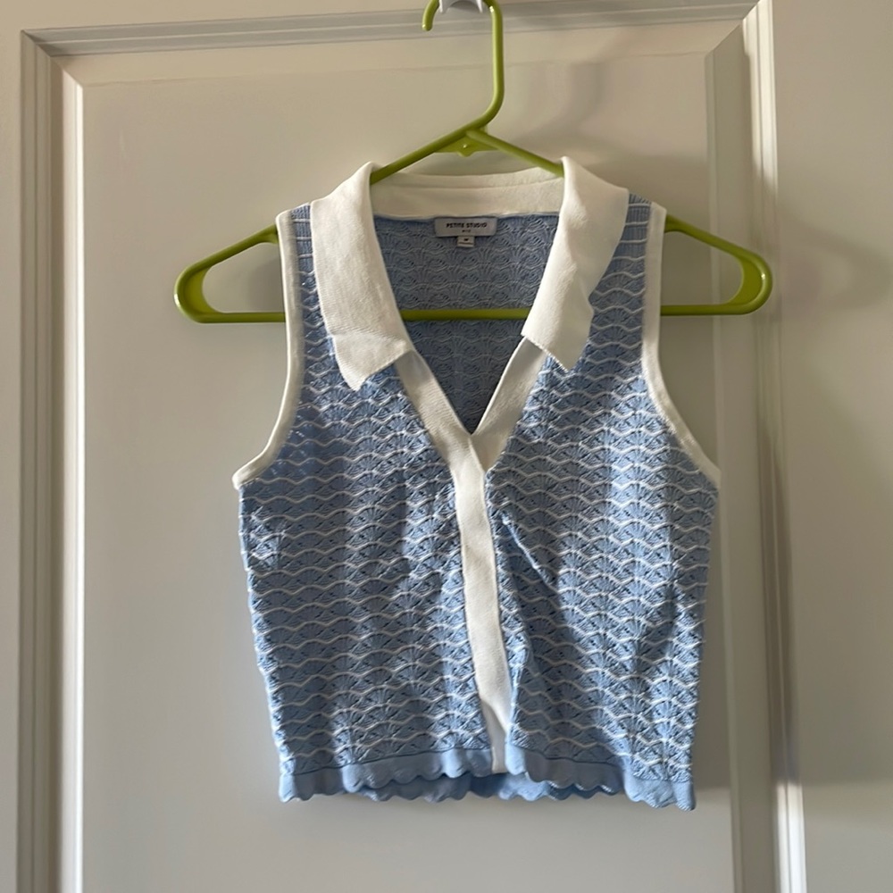 Petite studio knit top. Size M